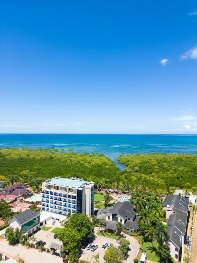 Tanga Beach Resort & Spa Kültér fotó