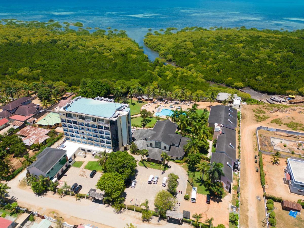 Tanga Beach Resort & Spa Kültér fotó